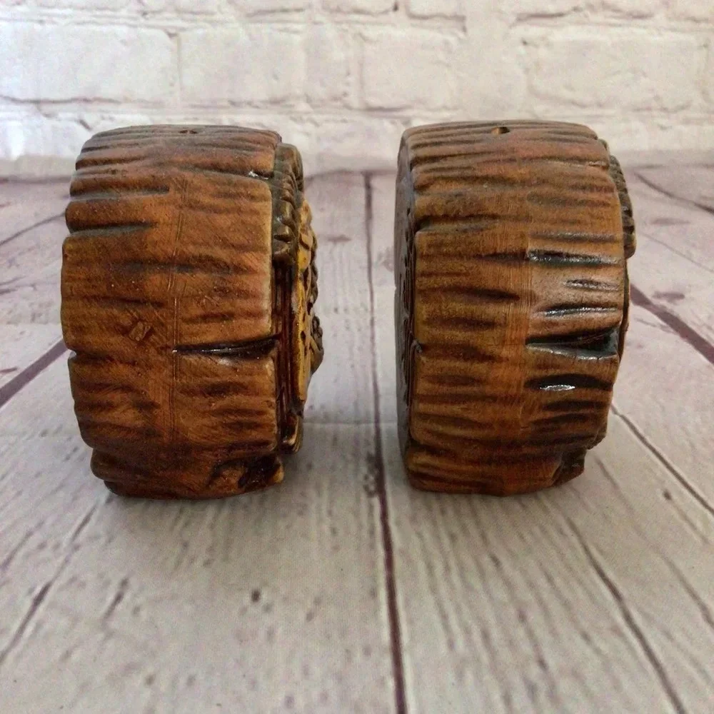 Vintage Howe Caverns New York Souvenir Salt and Pepper Shaker Pair - Japan